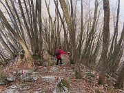 67 Scendiamo al Roccolo della Passata dal ripido sentiero 571